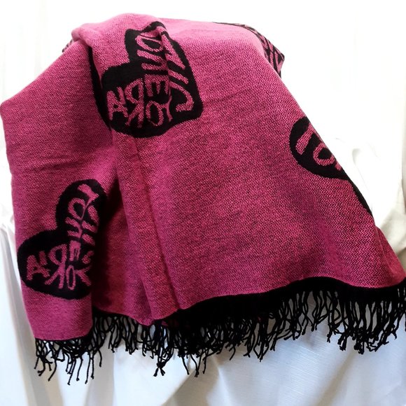 'VICTORIA'S SECRET' LOGO REVERSIBLE THROW BLANKET FUCHSIA/BLACK FRINGE END - Picture 4 of 13